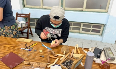 圖3-學員使用電動起子鑽孔中