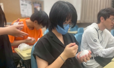 圖5、(學員嘗試將黏土揉圓不留下痕跡以便作臉)