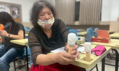 圖6、(學員將偶頭與木棒連接)